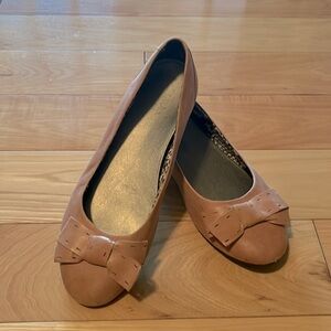 Clarks Bendable blush pink leather ballet flat size 8.5